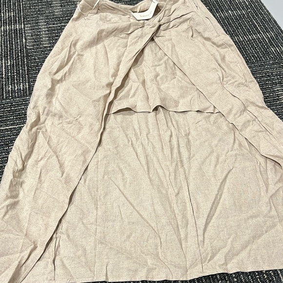 Francesca’s low hi tan skirt - Picture 1 of 1